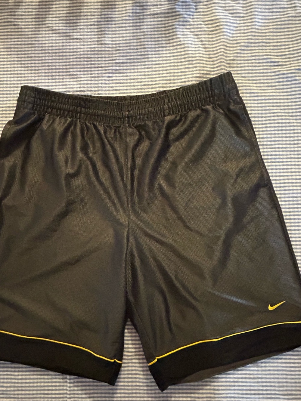 VTG Nike Basketball Shorts Gray & Black +Yellow Piping-Pockets Drawstring Size L